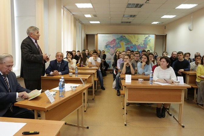 Томские ученые обсудили с общественностью международный опыт обращения с РАО